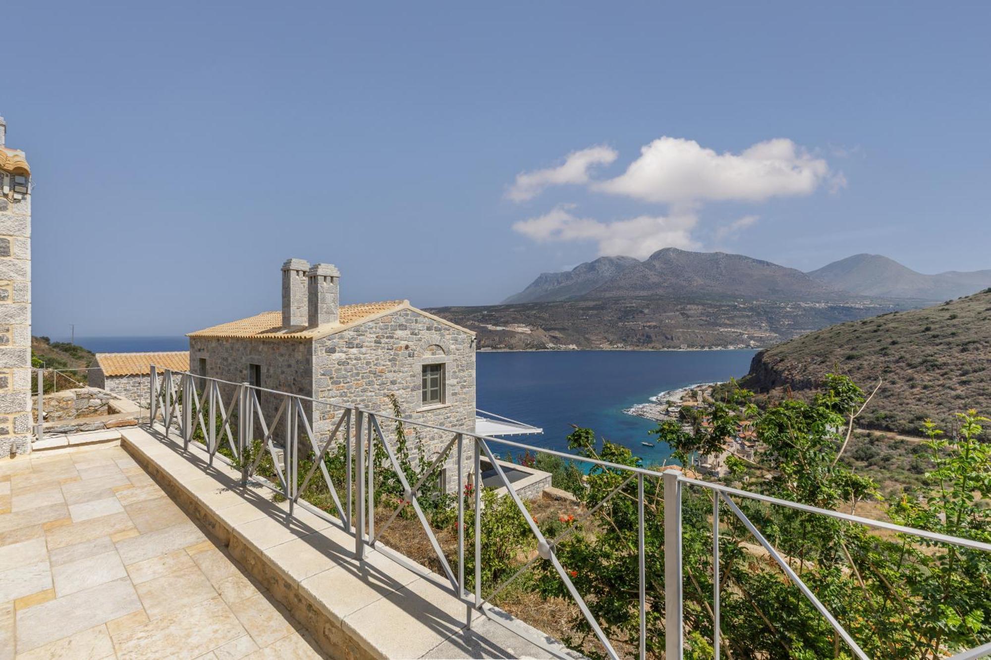 Trapela Limeni Luxury Suites Exterior foto