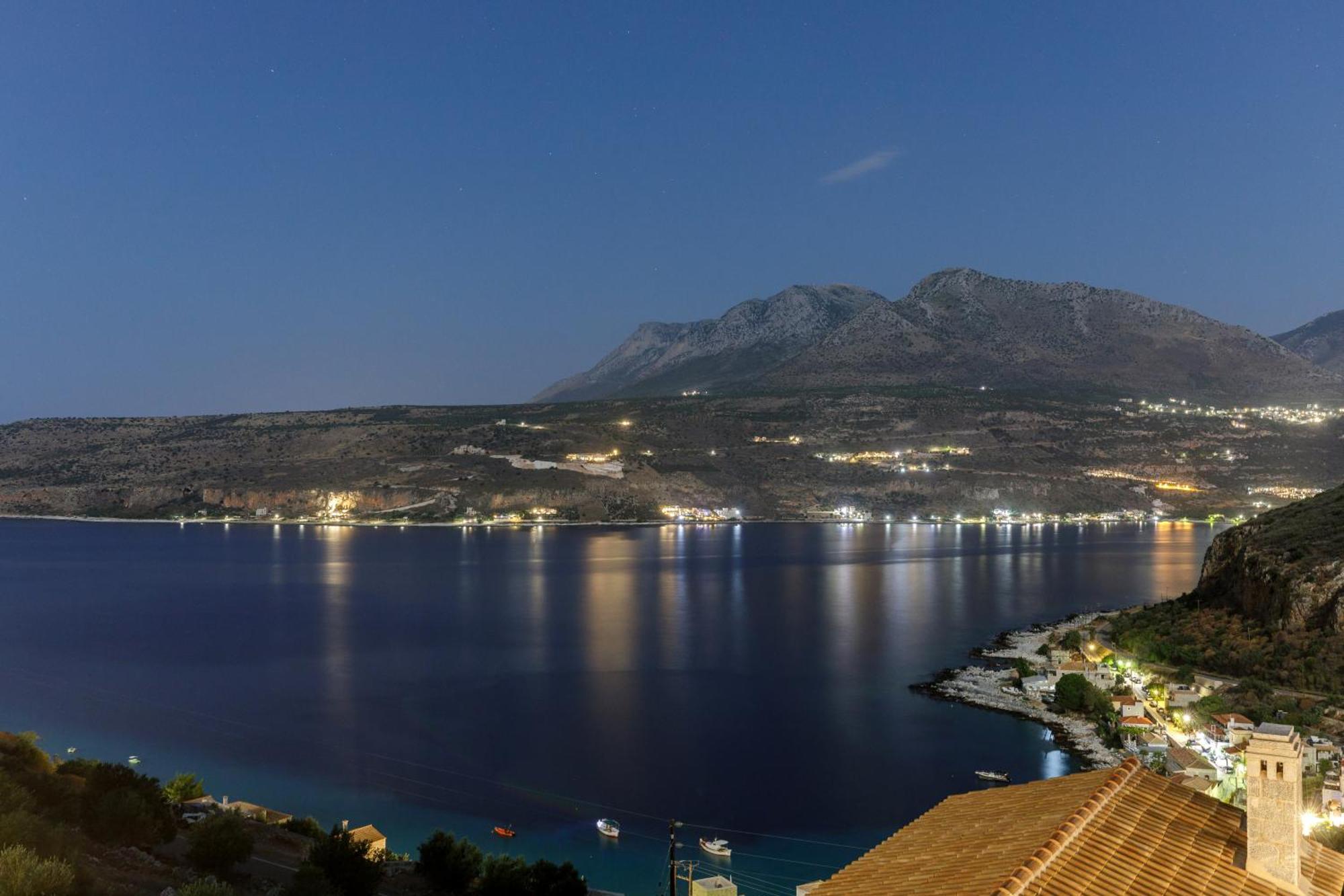 Trapela Limeni Luxury Suites Exterior foto