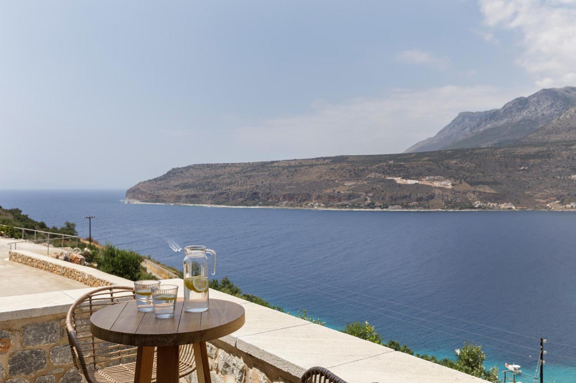 Trapela Limeni Luxury Suites Zimmer foto