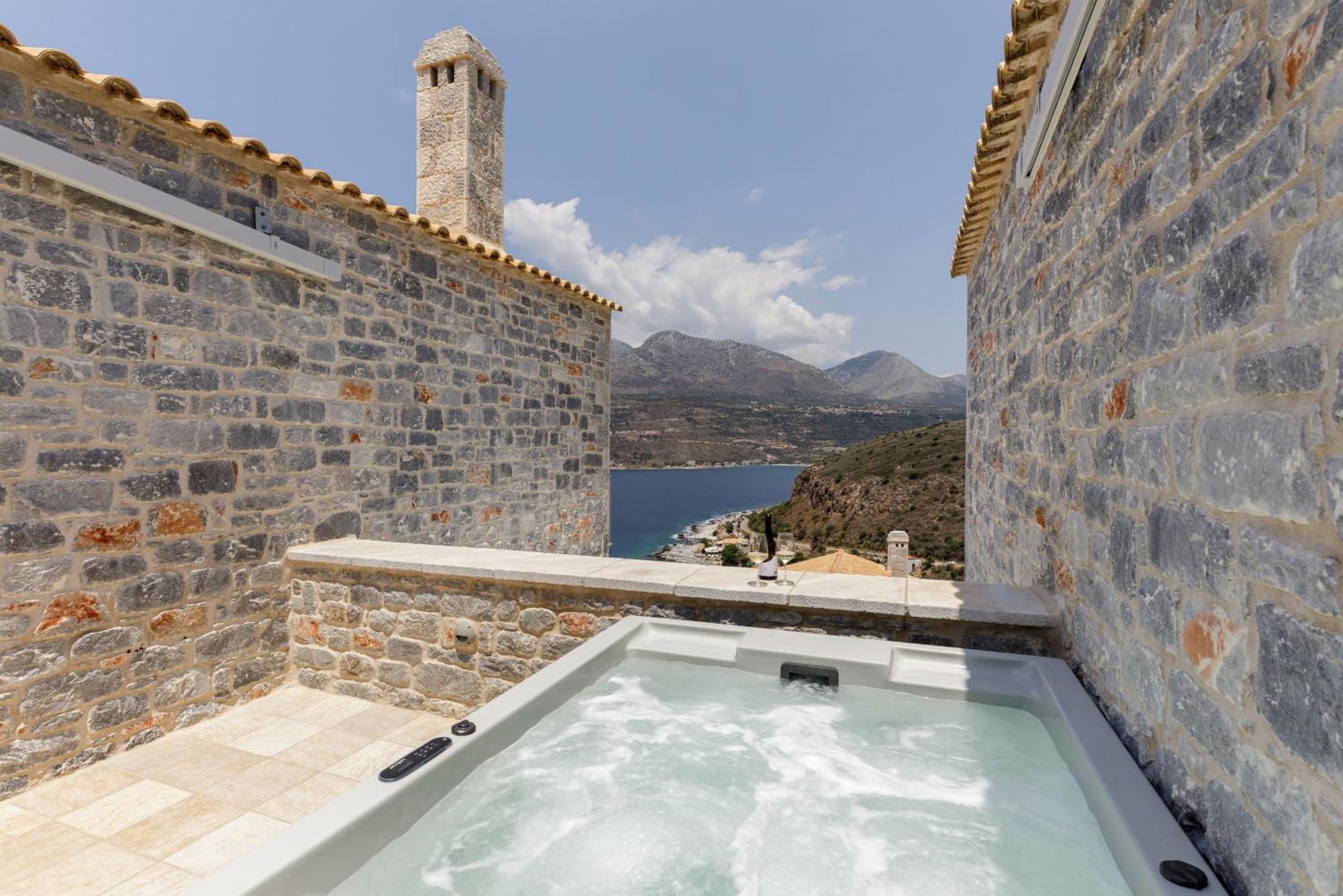 Trapela Limeni Luxury Suites Zimmer foto