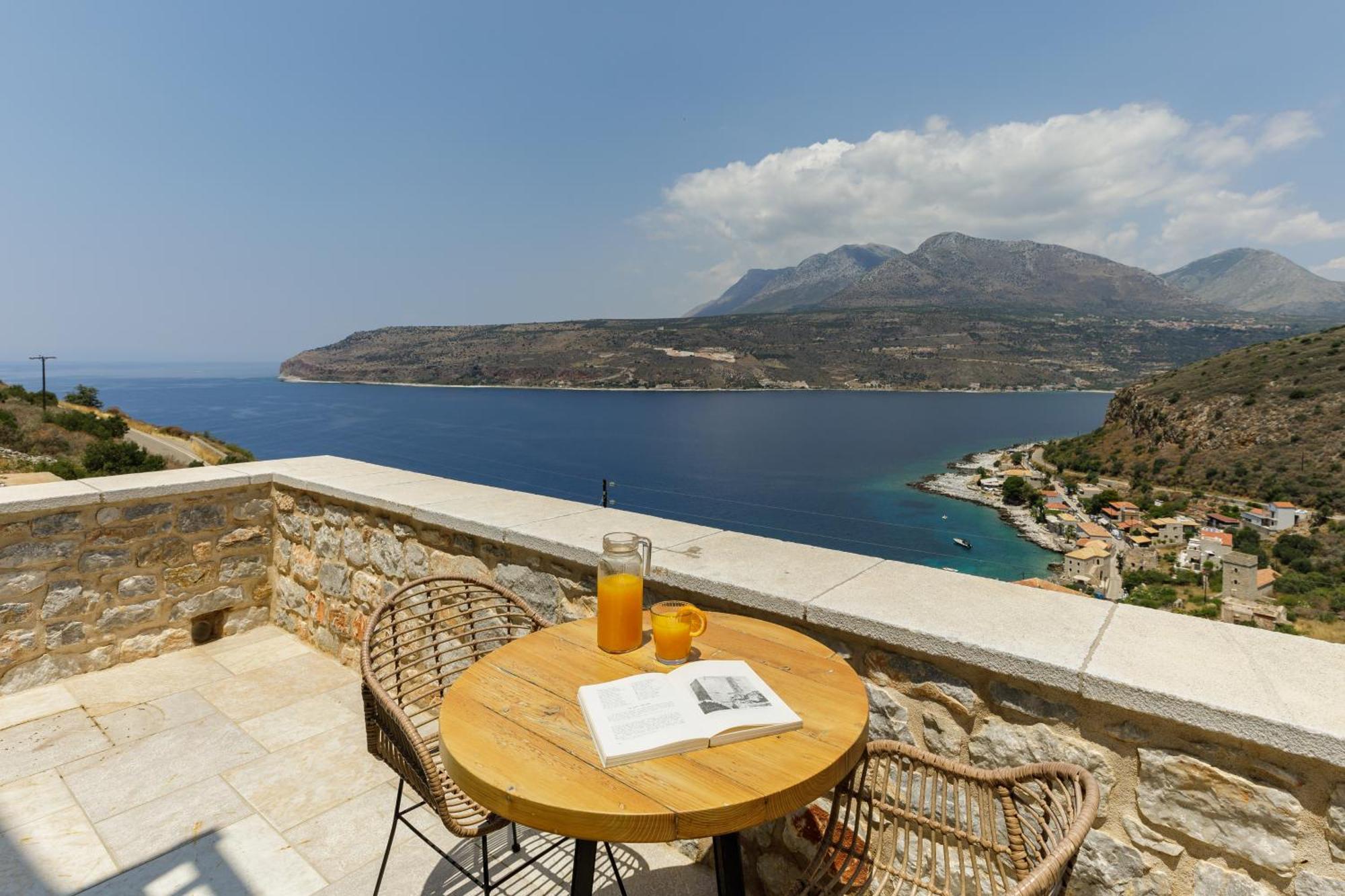 Trapela Limeni Luxury Suites Zimmer foto